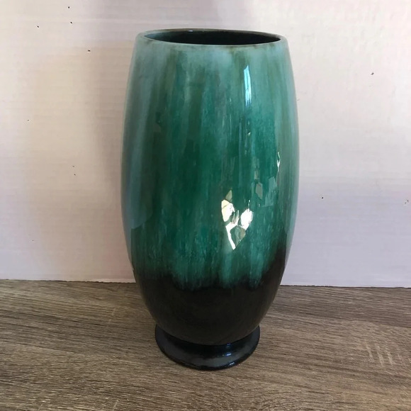 Vtg Blue  Mountain Pottery XL Vase - Picture 1 of 11